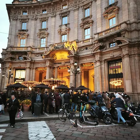 Peony House - 10 Min Duomo ميلان